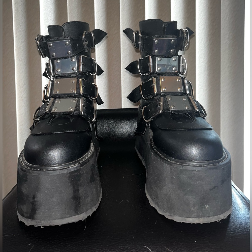 Demonia Damned-105 Platform Boots